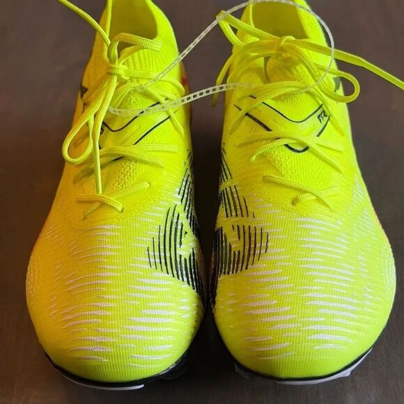 Puma Shoes - Puma Women’s size 6 Future 8 Match Soccer Cleat Yellow Pink